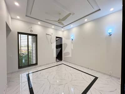 Luxury 7 Marla House For Rent In Lakecity Lahor
