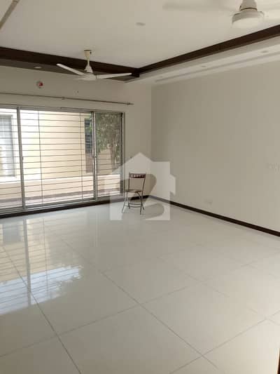 Kanal Upper Portion Separate Entrance Near Dolmen Mall