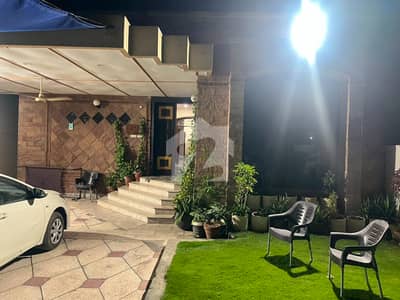 ڈی ایچ اے فیز 3 - بلاک زیڈ فیز 3,ڈیفنس (ڈی ایچ اے),لاہور میں 6 کمروں کا 1 کنال مکان 8.5 کروڑ میں برائے فروخت۔