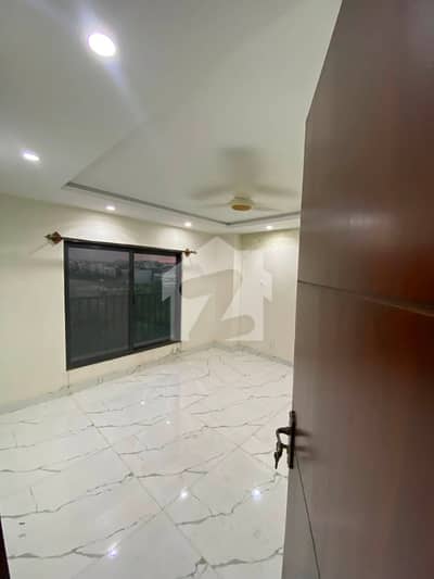01 BEDROOM LUXURY UNFURNISHED APARTMENT AVAILABLE FOR RENT AT GULBERG GREEN ISLAMABAD