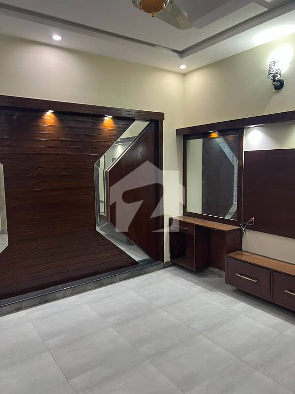 1 Kanal Neat & Clean Upper Portion For Rent (Original Pic'S Attached) 1 Kanal Neat & Clean Upper Portion For Rent (Original Pic'S Attached)