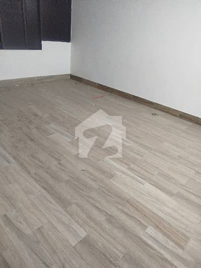 Silent Comercial 3 Bed DD Ground Floor Available For Rent