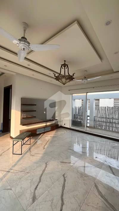1 Kanal Full House For Rent In DHA Phase 8 Ex Park View - Near To Park And Commercial Area