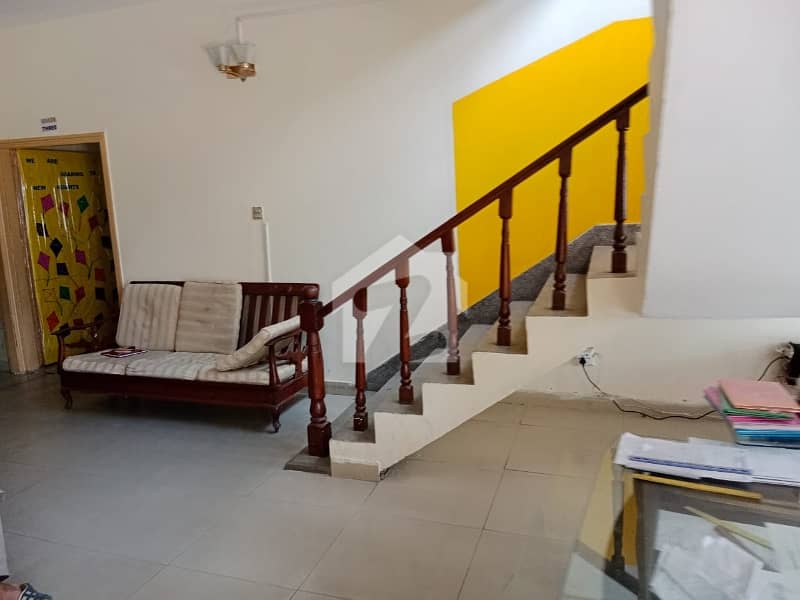 مظفر آباد سٹی مظفر آباد میں 6 کمروں کا 1 کنال مکان 13.0 کروڑ میں برائے فروخت۔ مظفر آباد سٹی مظفر آباد میں 6 کمروں کا 1 کنال مکان 13.0 کروڑ میں برائے فروخت۔