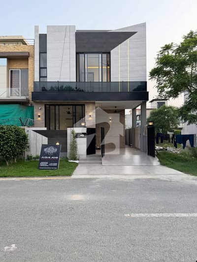 5 MARLA ELEGANT AND FULLY MAINTAINED SUPER HOT LOCATED BUNGALOW IS AVAILABLE IN THE BEST BLOCK OF DHA LAHORE.