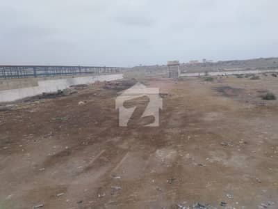 کورنگی کریک کنٹونمنٹ کورنگی,کراچی میں 24 کنال صنعتی زمین 36.3 کروڑ میں برائے فروخت۔