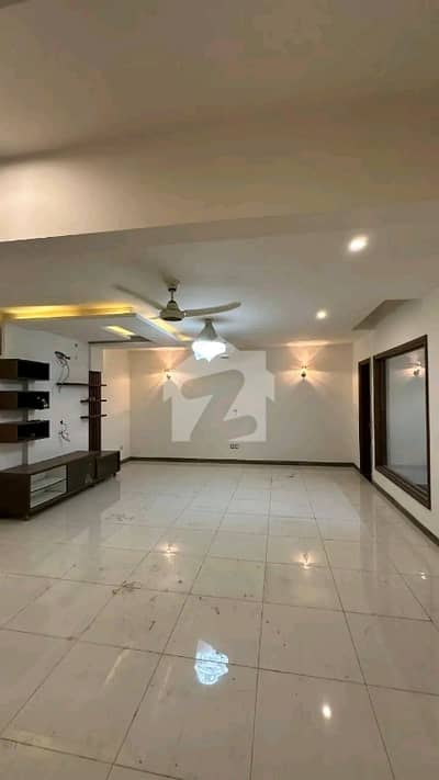 ڈی ایچ اے فیز 8 ڈی ایچ اے ڈیفینس,کراچی میں 6 کمروں کا 1 کنال مکان 5.2 لاکھ میں کرایہ پر دستیاب ہے۔ ڈی ایچ اے فیز 8 ڈی ایچ اے ڈیفینس,کراچی میں 6 کمروں کا 1 کنال مکان 5.2 لاکھ میں کرایہ پر دستیاب ہے۔