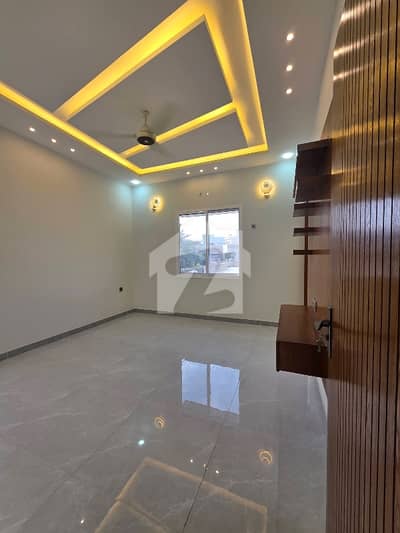 Luxury Portion Available On Rent 400 SQ YARDS