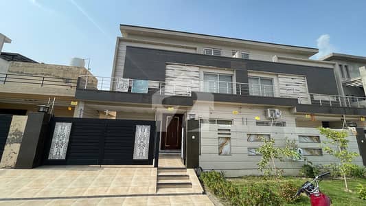 10 Marla Modern House For Sale In Central Park
