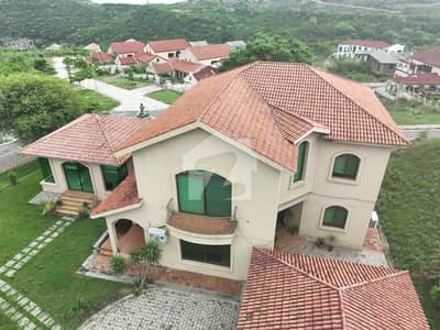 fully Furnished  Corner Villa For Sale,  Ideal Location.