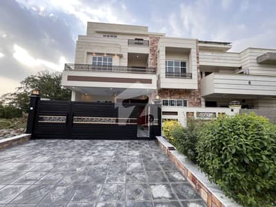 جی ۔ 13 اسلام آباد میں 7 کمروں کا 10 مرلہ مکان 8.7 کروڑ میں برائے فروخت۔