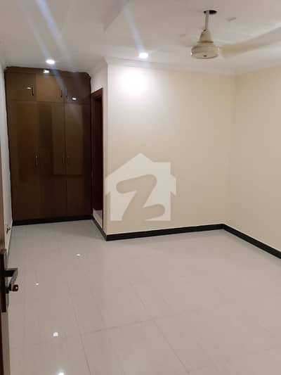 G 11- Full House 4 Bade 4 Bath 1 Kithan  family and bachelor