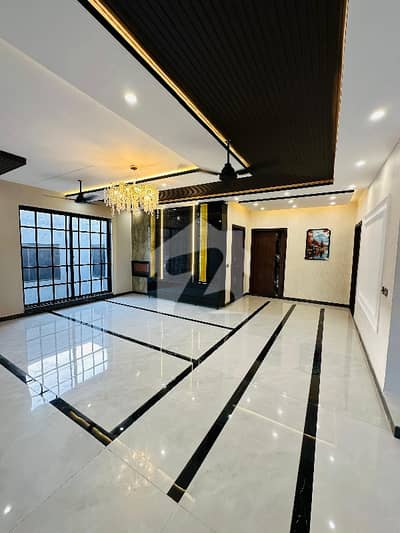 2 KANAL TRIPLE STORY HOUSE FOR SALE IEP ENGINEER TOWN COLLEGE ROAD LAHORE