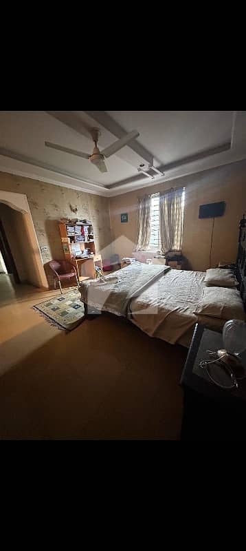 جوڈیشل کالونی فیز 1 جوڈیشل کالونی,لاہور میں 5 کمروں کا 1 کنال مکان 8.5 کروڑ میں برائے فروخت۔ جوڈیشل کالونی فیز 1 جوڈیشل کالونی,لاہور میں 5 کمروں کا 1 کنال مکان 8.5 کروڑ میں برائے فروخت۔
