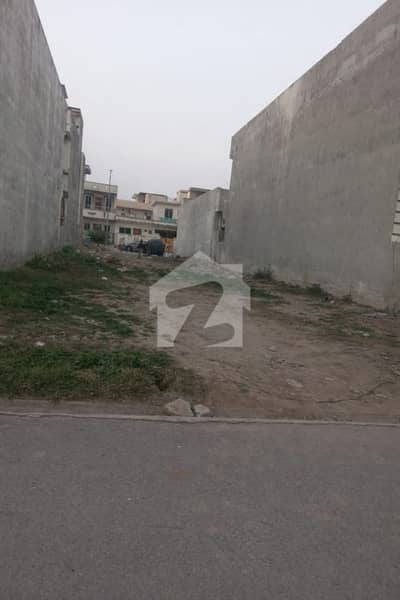 سی بی آر ٹاؤن فیز 1 - بلاک ڈی سی بی آر ٹاؤن فیز 1,سی بی آر ٹاؤن,اسلام آباد میں 7 مرلہ رہائشی پلاٹ 2.1 کروڑ میں برائے فروخت۔