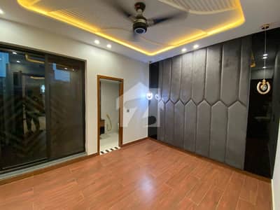 A Beautifull 5 Marla House Available For Rent