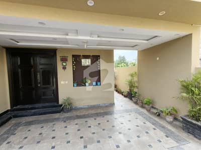 A BEAUTIFUL 10 MARLA HOUSE FOR RENT A BEAUTIFUL 10 MARLA HOUSE FOR RENT