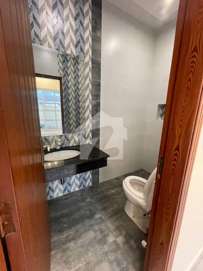 5 MARLA BRAND NEW GROUND FLOOR AVAILABLE FOR RENT