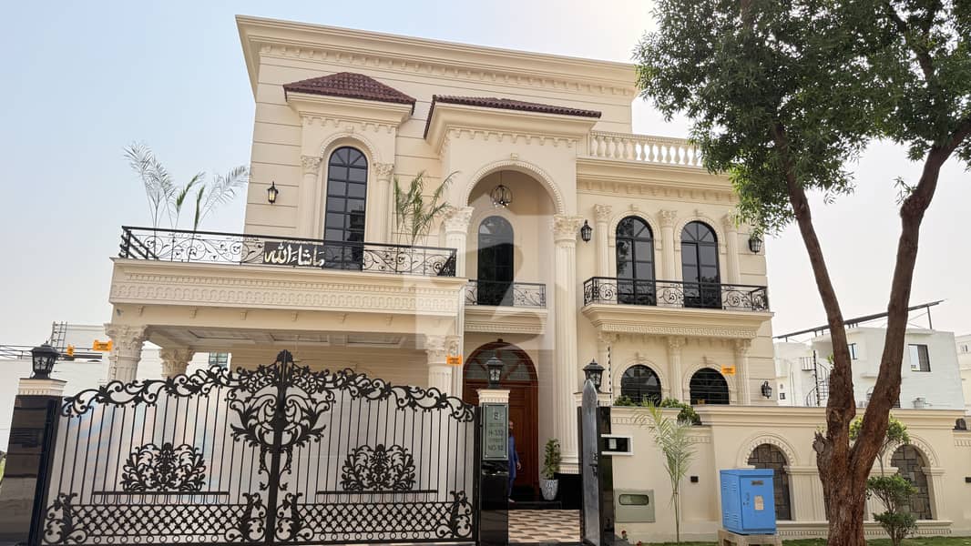 ٹاپ سٹی 1 اسلام آباد میں 6 کمروں کا 1 کنال مکان 10.5 کروڑ میں برائے فروخت۔ ٹاپ سٹی 1 اسلام آباد میں 6 کمروں کا 1 کنال مکان 10.5 کروڑ میں برائے فروخت۔