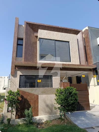A Beautifully Designed And Impeccably Maintained 5 Marla Luxury House Is Available A Beautifully Designed And Impeccably Maintained 5 Marla Luxury House Is Available