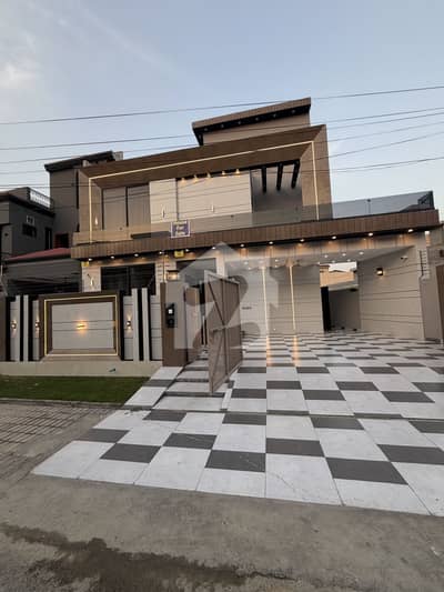 10 Marla Ultra Modern Corner House for Sale Central Park Lahore
