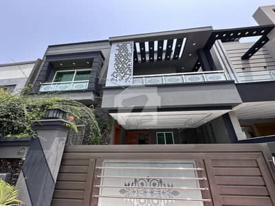 10 Marla Spacious House Is Available In Bahria Town Phase 8 For sale
