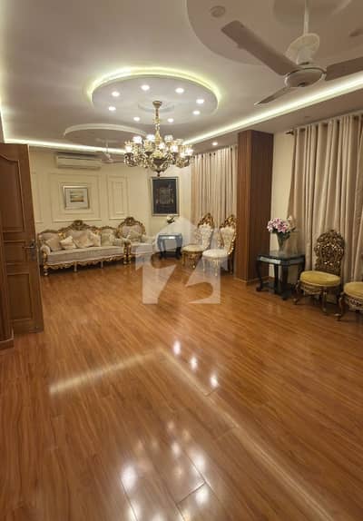 Prime Location Beautiful House Size 1 Kanal