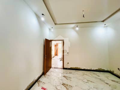 ایف ۔ 17 اسلام آباد میں 2 کمروں کا 8 مرلہ مکان 2.2 کروڑ میں برائے فروخت۔