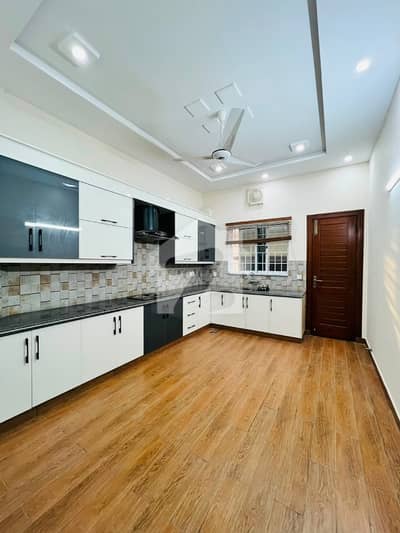 Slightly Used One Kanal Upper Portion For Rent