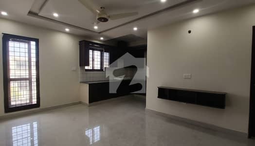 1 Bed Luxury Spacious Non Furnished Apartment | Prime Location