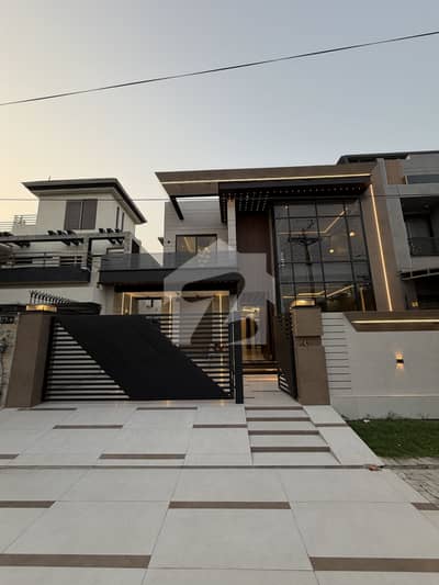 10 Marla Lavish Ultra-Modern Designer House For Sale Central Park, Lahore