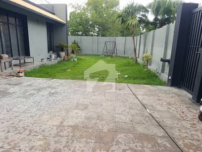 1.5 kanal complete house for rent