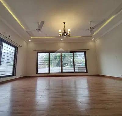 Clifton Block 5, 1000 Yards Bungalow On Rent.