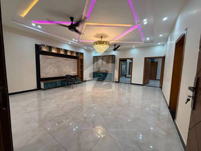سوان گارڈن ۔ بلاک بی سوان گارڈن,اسلام آباد میں 6 کمروں کا 10 مرلہ مکان 4.25 کروڑ میں برائے فروخت۔
