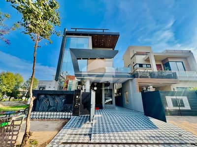 FOR SALE 10 MARLA BRAND NEW HOUSE
