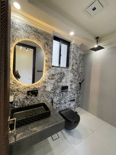 10 Marla Designer House Available For Sale  just 2 Mnt Drive From the Main Gate!!