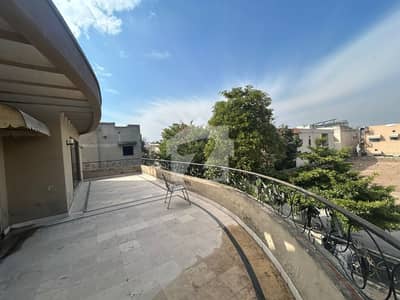 بحریہ ٹاؤن فیز 2 بحریہ ٹاؤن راولپنڈی,راولپنڈی میں 6 کمروں کا 1 کنال مکان 6.5 کروڑ میں برائے فروخت۔ بحریہ ٹاؤن فیز 2 بحریہ ٹاؤن راولپنڈی,راولپنڈی میں 6 کمروں کا 1 کنال مکان 6.5 کروڑ میں برائے فروخت۔