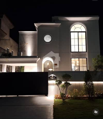 Elegant 10 Marla Designer House In Prime Location