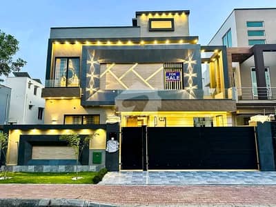 بحریہ ٹاؤن شاہین بلاک بحریہ ٹاؤن سیکٹر B,بحریہ ٹاؤن,لاہور میں 5 کمروں کا 10 مرلہ مکان 4.1 کروڑ میں برائے فروخت۔