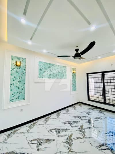 5 -MARLA DESIGNER HOUSE FOR SALE