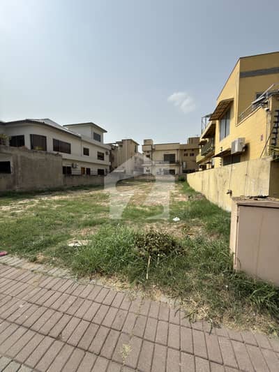 20 Marla plot for sale Bahria town phase 4