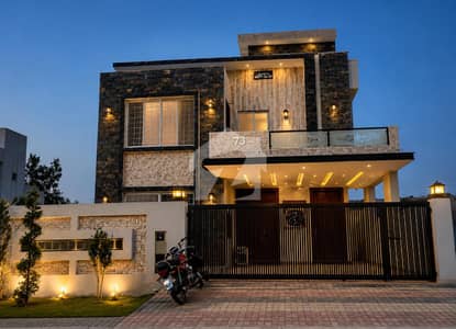 ڈی ایچ اے فیز 3 ۔ بلاک بی ڈی ایچ اے ڈیفینس فیز 3,ڈی ایچ اے ڈیفینس,اسلام آباد میں 5 کمروں کا 13 مرلہ مکان 6.0 کروڑ میں برائے فروخت۔