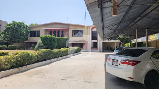 2000 Square Yards House Available In Clifton - Block 5 For Rent