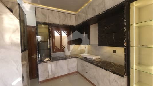 نیا ناظم آباد ۔ بلاک سی نیا ناظم آباد,کراچی میں 5 کمروں کا 6 مرلہ مکان 5.99 کروڑ میں برائے فروخت۔