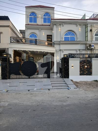 Aesthetic Prime Location House Of 7 Marla For Sale Is Available