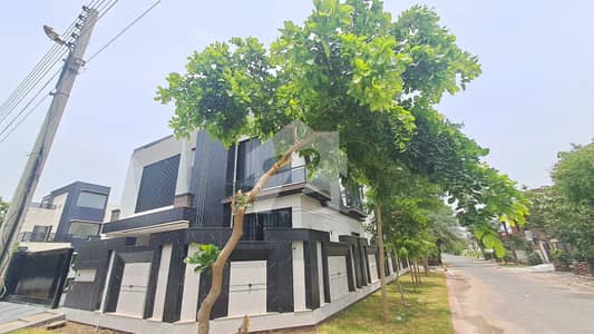 Facing Park Corner 1 Kanal Modren Desing House For Sale