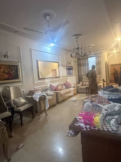ماڈل ٹاؤن ۔ بلاک ڈی ماڈل ٹاؤن,لاہور میں 3 کمروں کا 1 کنال بالائی پورشن 1.5 لاکھ میں کرایہ پر دستیاب ہے۔ ماڈل ٹاؤن ۔ بلاک ڈی ماڈل ٹاؤن,لاہور میں 3 کمروں کا 1 کنال بالائی پورشن 1.5 لاکھ میں کرایہ پر دستیاب ہے۔