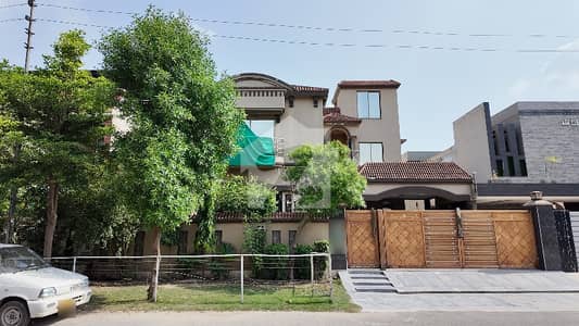 پیراگون سٹی ۔ ایگزیکیٹو بلاک پیراگون سٹی,لاہور میں 8 کمروں کا 1 کنال مکان 7.5 کروڑ میں برائے فروخت۔