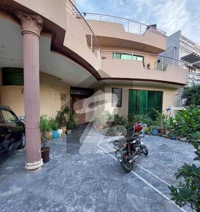 1-Kanal (22 Marla) Like A New House In Nashman Iqbal Phase 1 For Sale