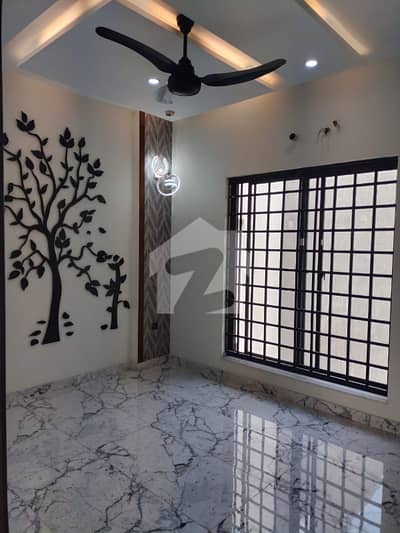 House Of 10 Marla Available In Bahria Town - Sector E